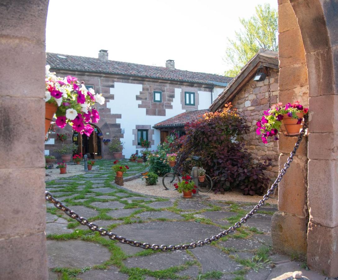 Hotel La Casona De Barrio, Alto Campoo Barrio  Eksteriør billede