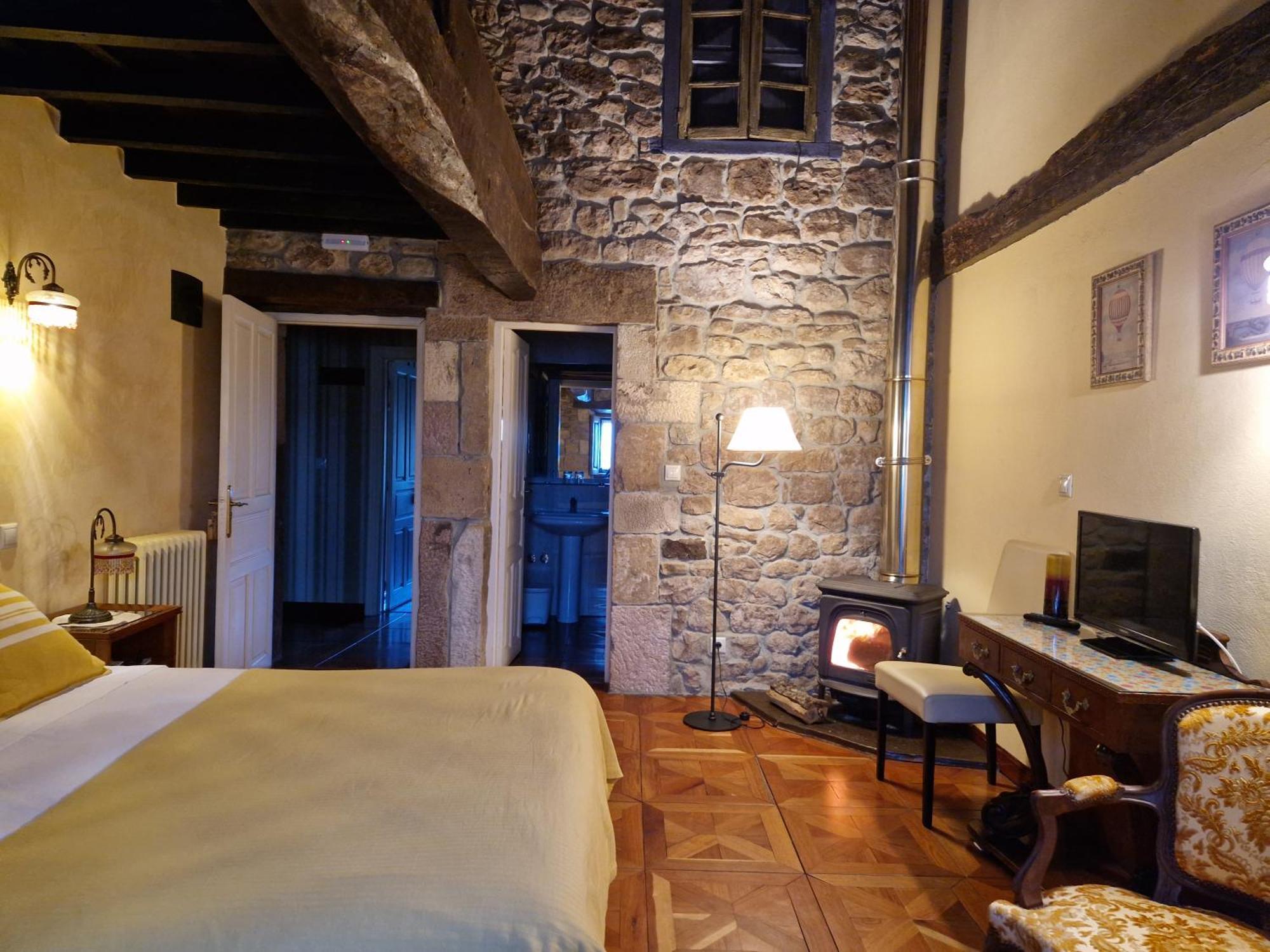 Hotel La Casona De Barrio, Alto Campoo Barrio  Eksteriør billede